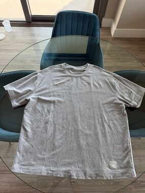 ALO Yoga Men’s Light Gray Double Take Short Sleeve